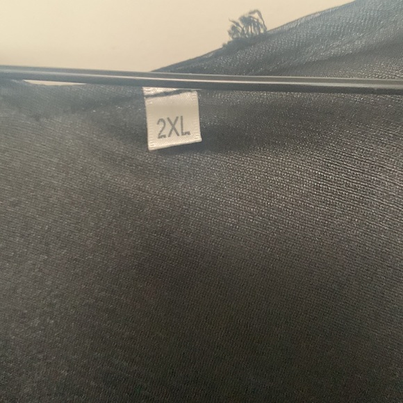 Black 2xl but fits like Xl. - Picture 2 of 3